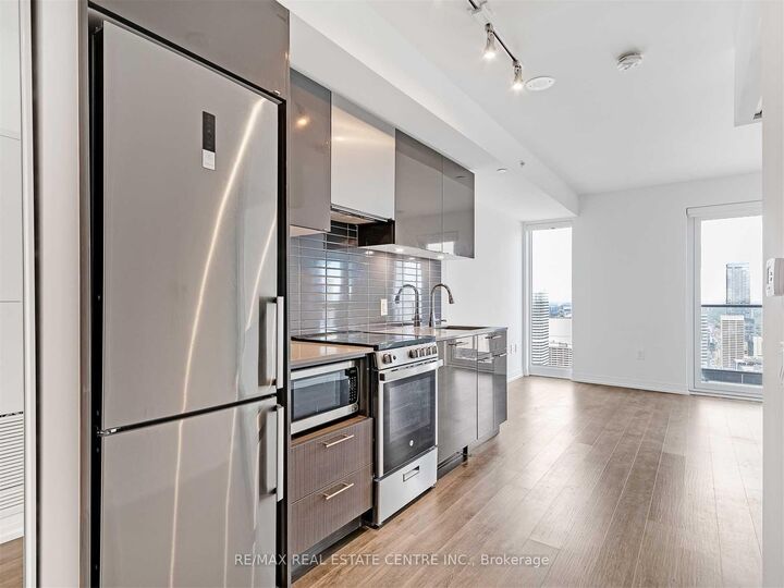 Property Photo: 251 Jarvis Street 4709 ON M5B 0C3