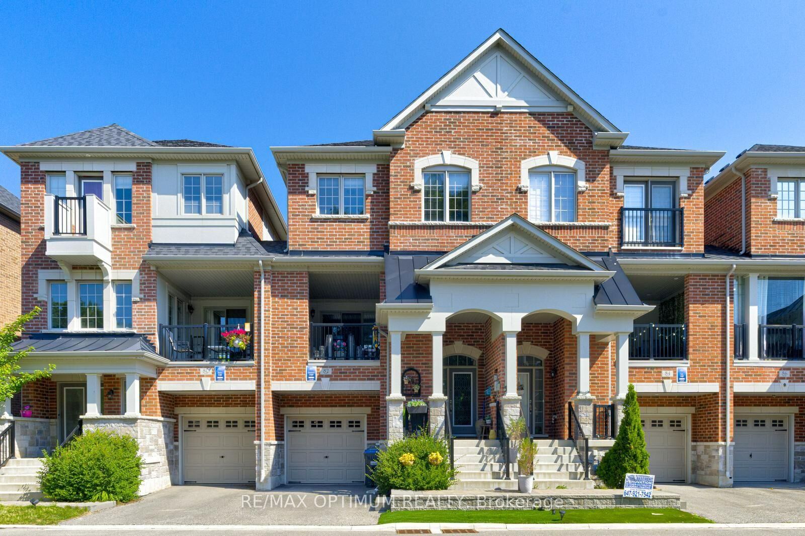 Property Photo:  82 Oakmore Lane  ON L6Y 6H5 