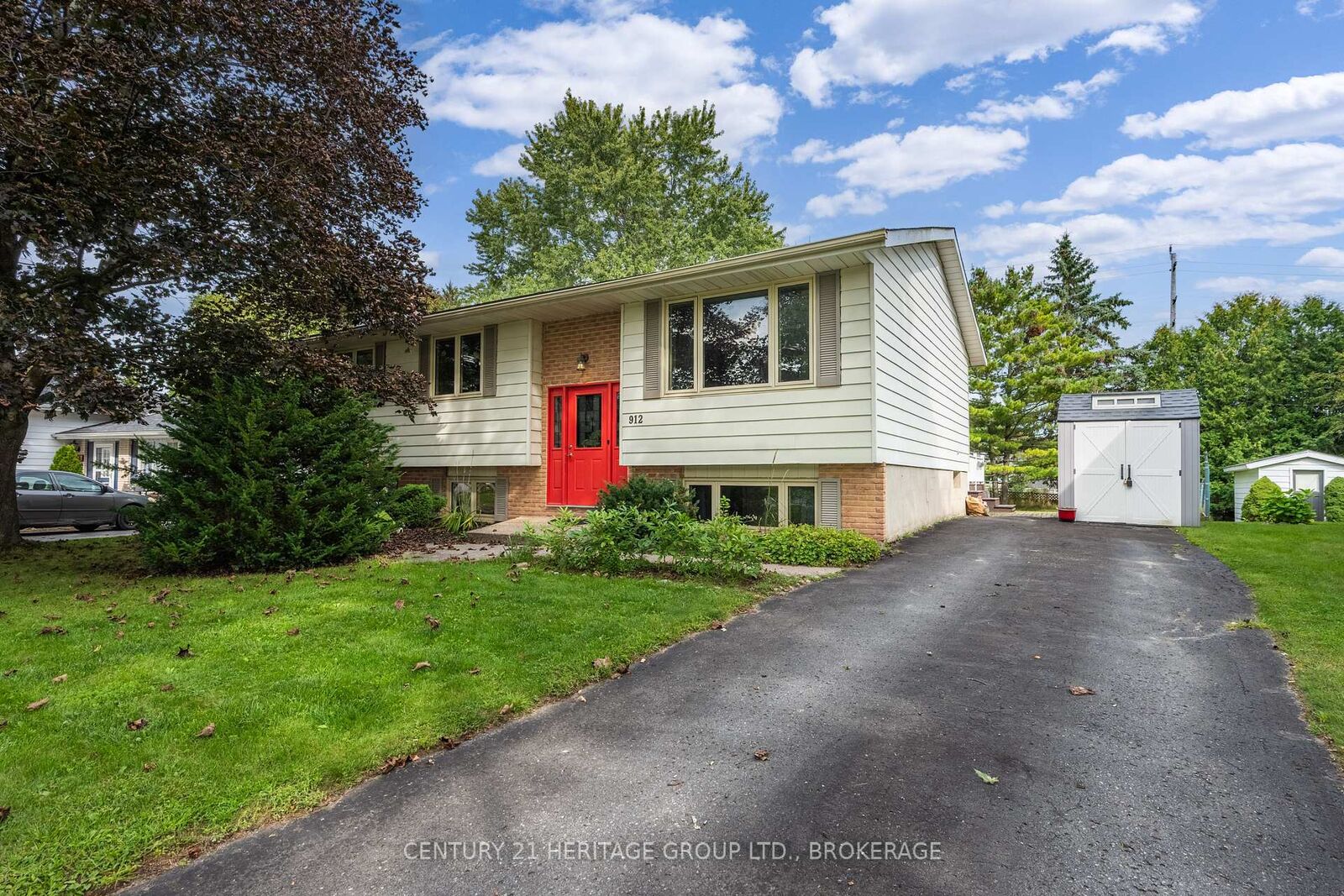 Property Photo:  912 Safari Drive  ON K7M 6X5 