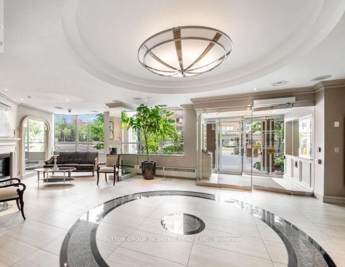 Property Photo:  265 Ridley Boulevard 1803  ON M5M 4N8 