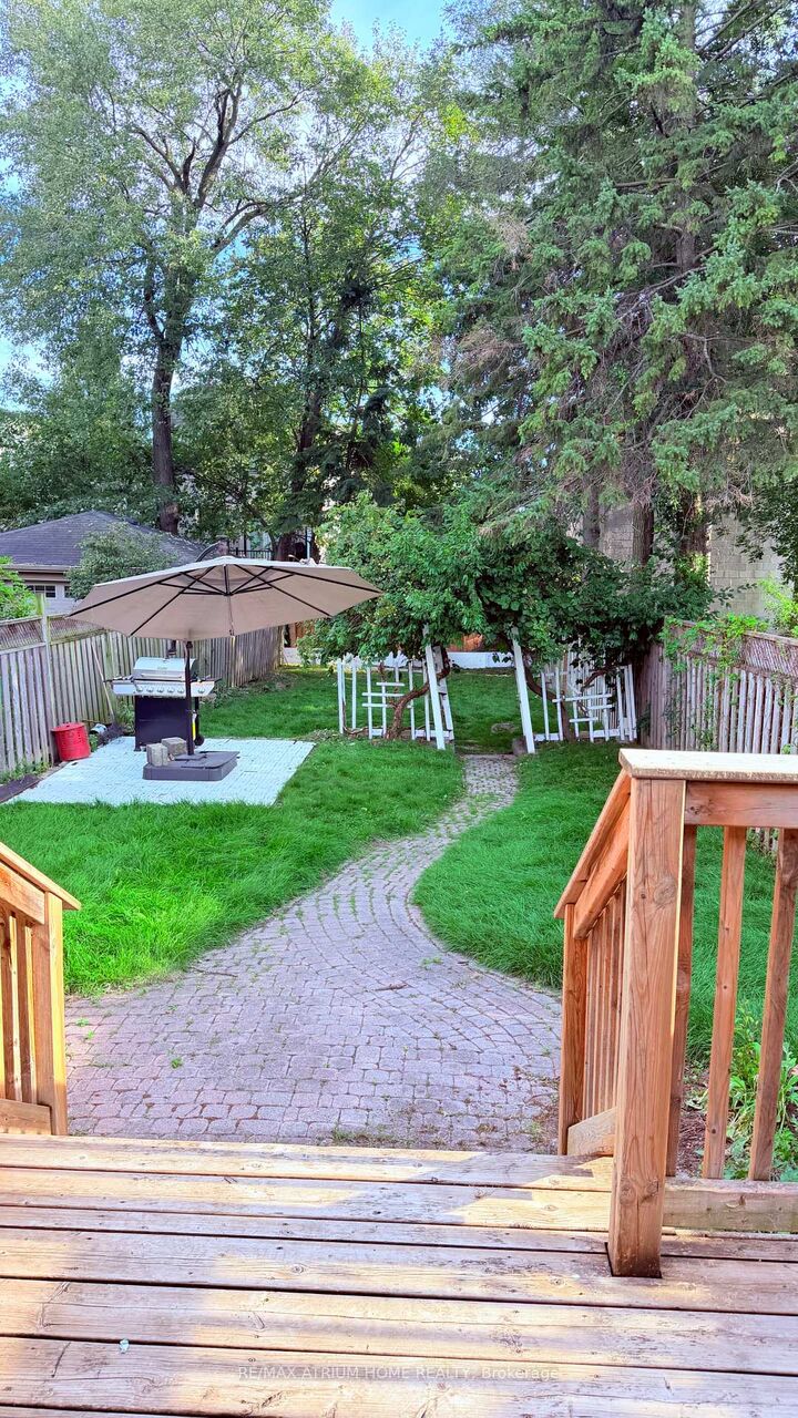 Property Photo: 361 Fairlawn Avenue ON M5M 1T5