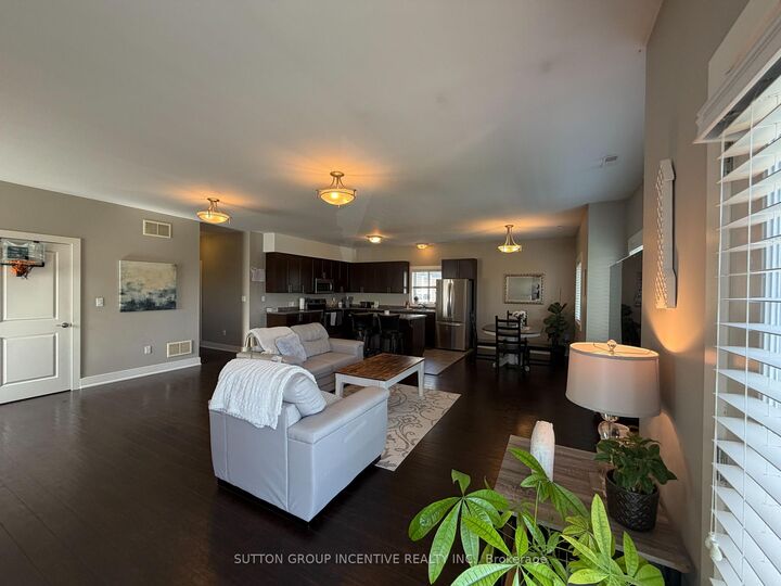 Property Photo:  3929 Wood Avenue  ON L3V 6H3 