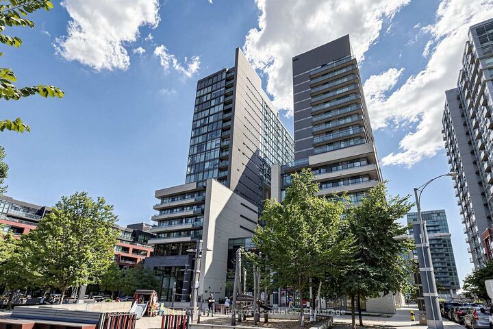 Property Photo:  36 Lisgar Street 521E  ON M6J 0C7 