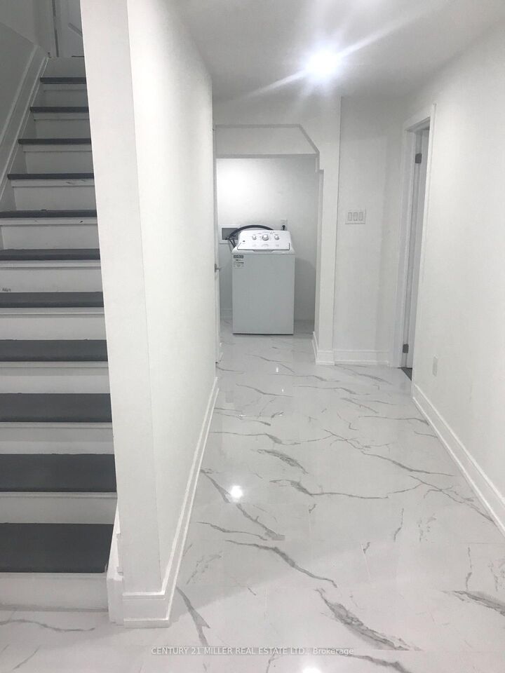 Property Photo:  5655 Kellandy Run  ON L5M 7A7 