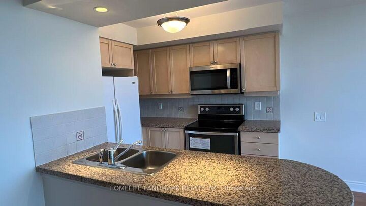 Property Photo:  10 Northtown Way 2506  ON M2N 7L4 