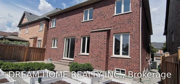 Property Photo:  53 Hermitage Boulevard  ON L6E 0S4 