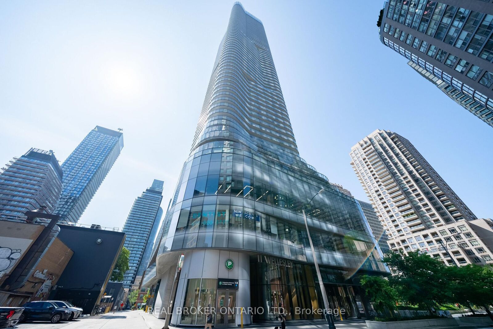 Property Photo:  11 Wellesley Street W 5311  ON M4Y 0G4 