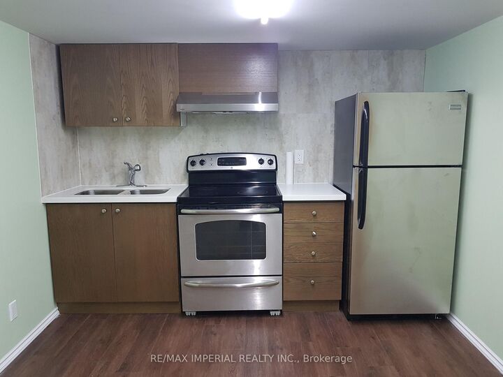 Property Photo:  110 Patterson Street  ON L3Y 4Y8 