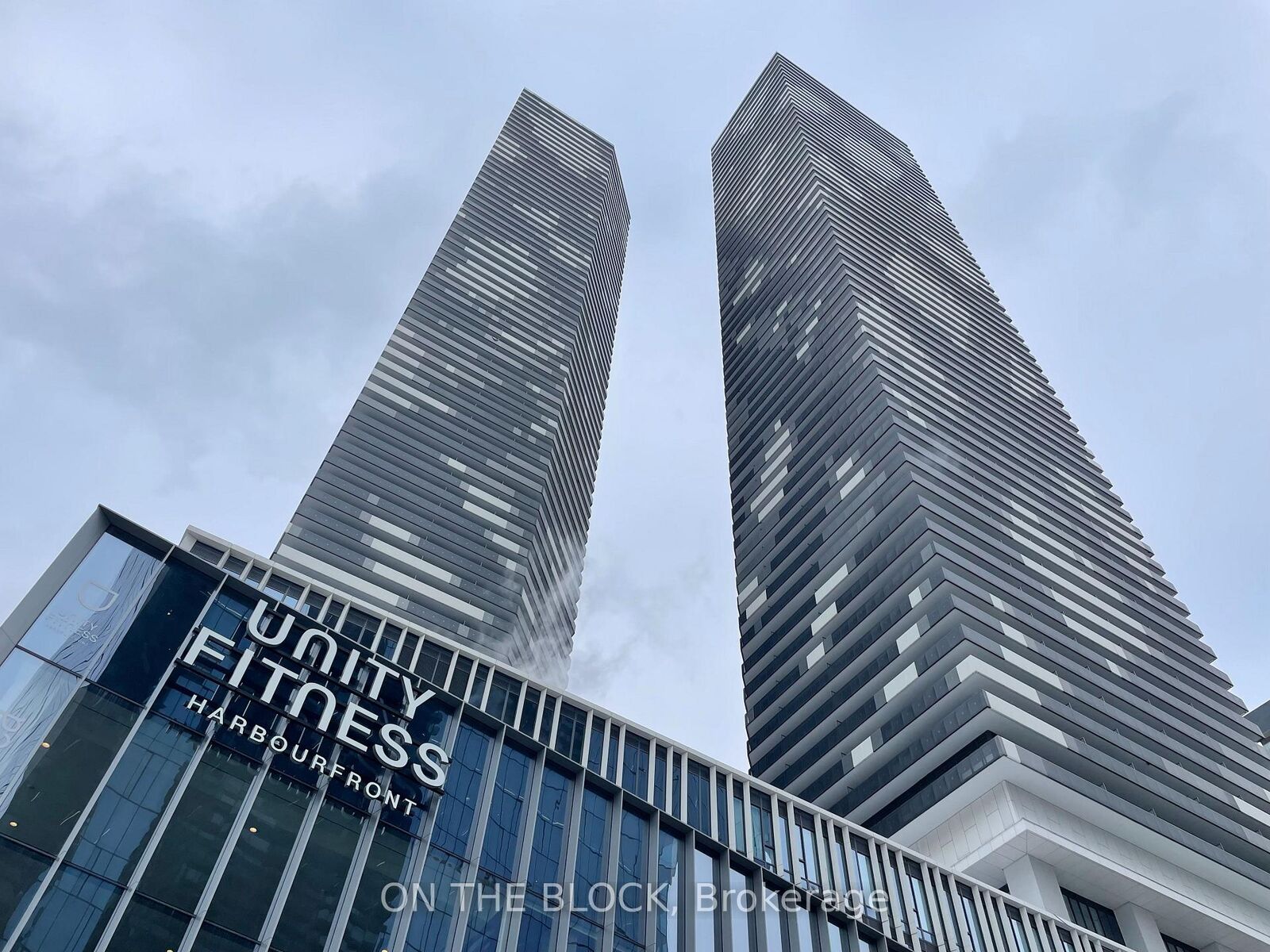Property Photo:  138 Downes Street 1715  ON M5E 0E4 