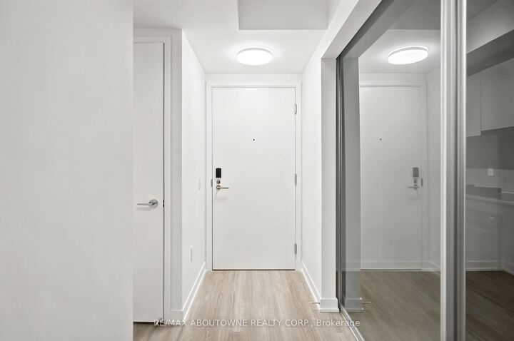 Property Photo:  15 David Salomon Drive 2303  ON M3C 1E7 