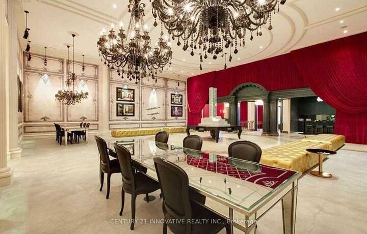 Property Photo: 197 Yonge Street 4503 ON M5B 0C1