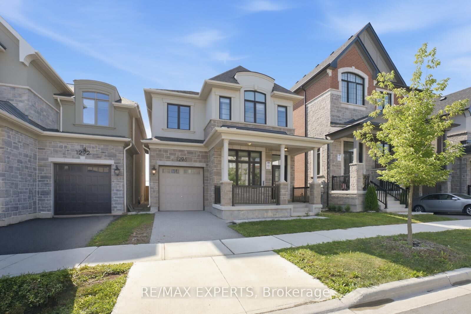 Property Photo:  1296 Aymond Crescent W  ON L6H 7W8 