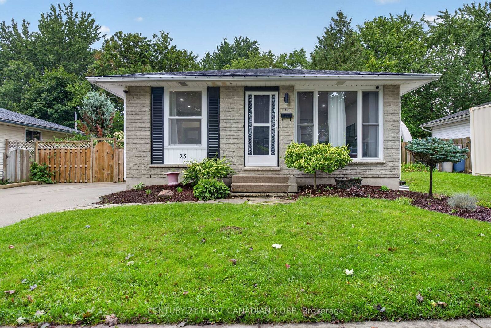 Property Photo:  23 Brunswick Avenue  ON N6G 3K4 