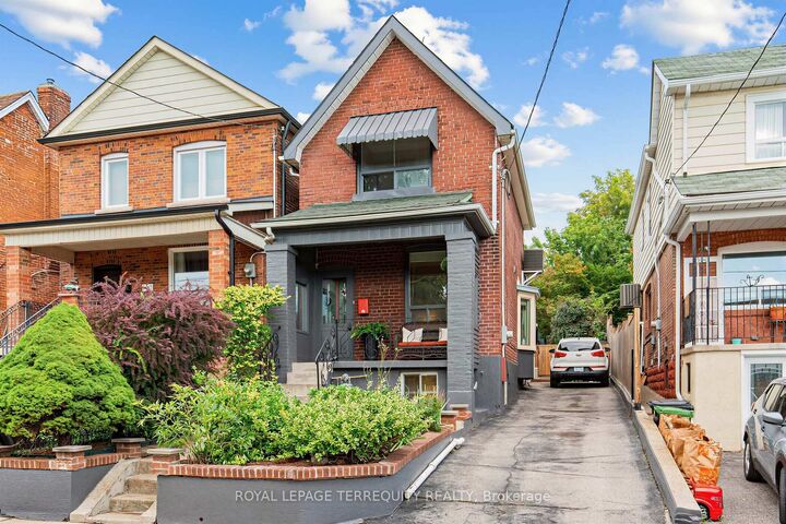 Property Photo:  211 Blackthorn Avenue E  ON M6N 3H7 