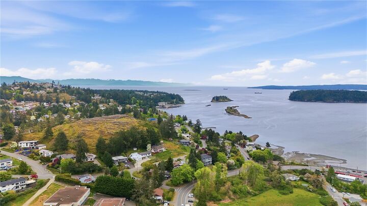 Property Photo:  3129 Departure Bay Rd  BC V9T 1B6 