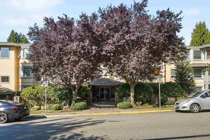 Property Photo:  1459 Blackwood Street 307  BC V4B 2Y8 