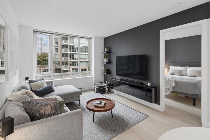 Property Photo:  1088 Richards Street 606  BC V6B 0J8 
