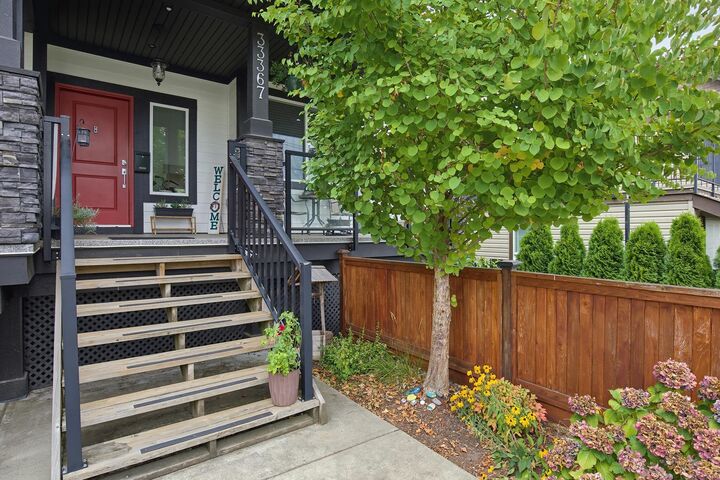 Property Photo:  33367 5th Avenue  BC V2V 1W2 
