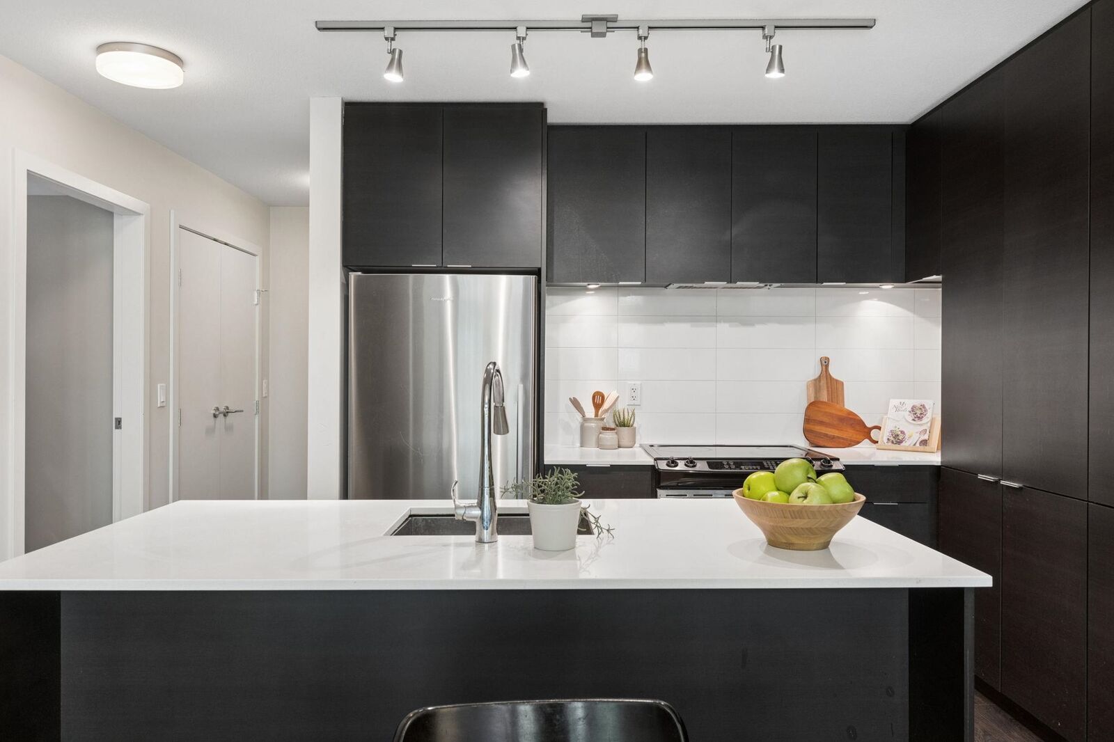 Property Photo: 1679 Lloyd Avenue 506 BC V7P 0A9