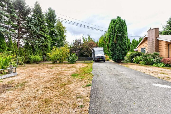 Photo de la propriété:  17180 4 Avenue  BC V3Z 9P6 