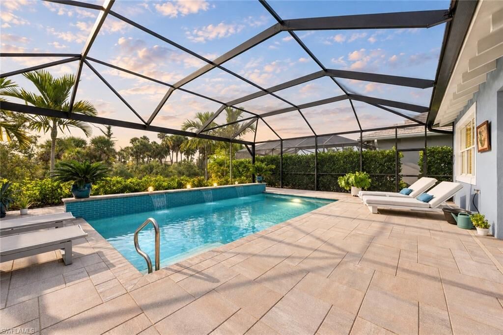 Property Photo: 6472 Arriba Ave FL 34113