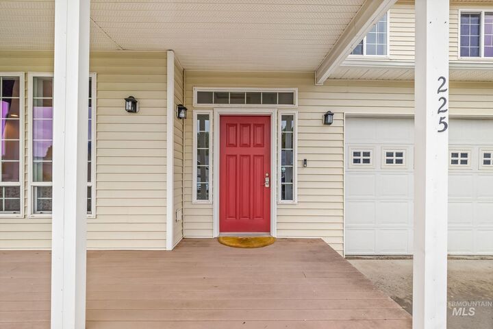 Property Photo: 225 Sanna Court WA 99163