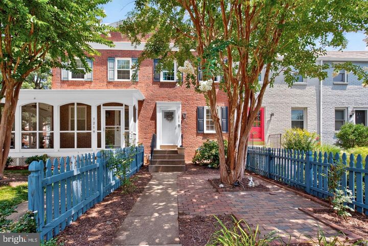 Property Photo: 1217 Colonial Avenue VA 22314