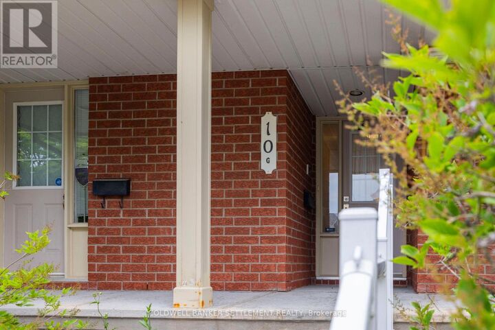 Property Photo: 10 Daybreak Street G ON K2G 6T9