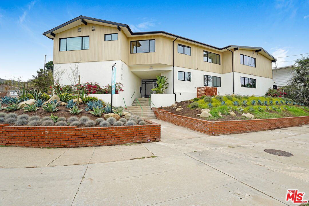 Property Photo: 16185 W Sunset Blvd, Unit 4 CA 90272