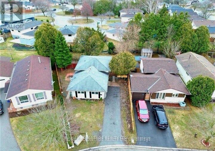 Property Photo:  9 Camelot Crescent  ON N5V 3L4 