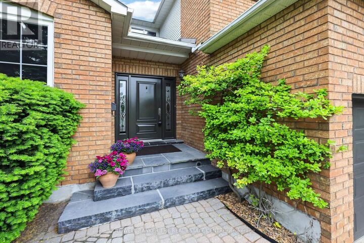 Property Photo:  274 Kirby Crescent  ON L3X 1H4 