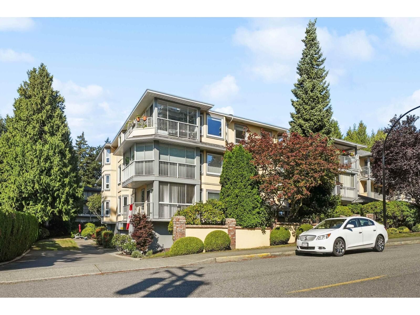 Property Photo: 1459 Blackwood Street 307 BC V4B 2Y8