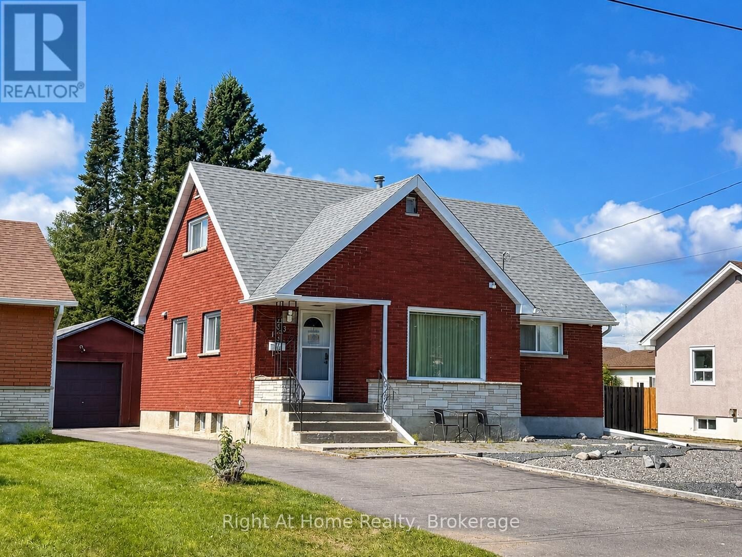 Property Photo:  123 Shipley Street  ON P7A 3C6 