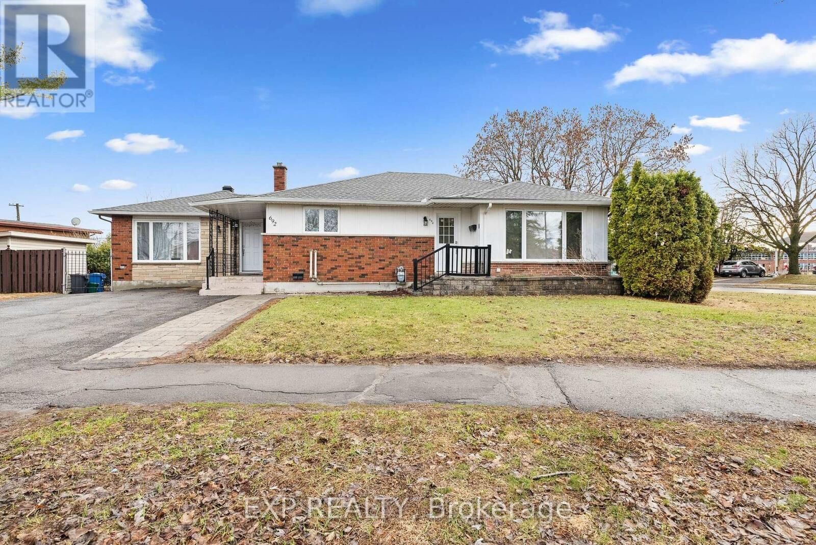 Property Photo:  692 Claude Street  ON K1K 2S2 