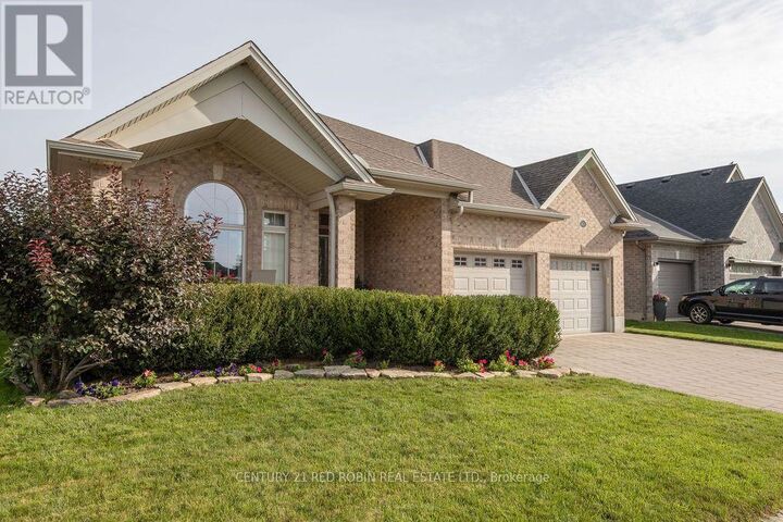 Property Photo:  468 Macdonald Street  ON N7G 0C8 