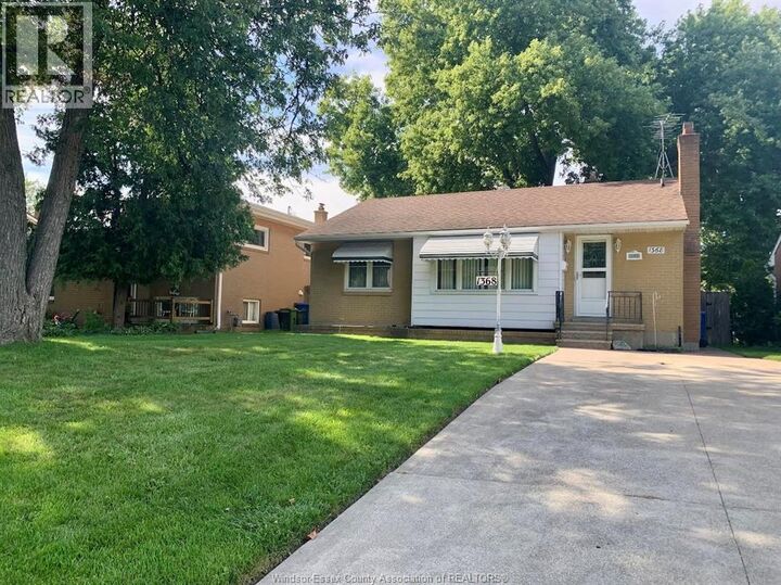 Property Photo:  1368 Marlbourough Boulevard  ON N9C 1Y7 