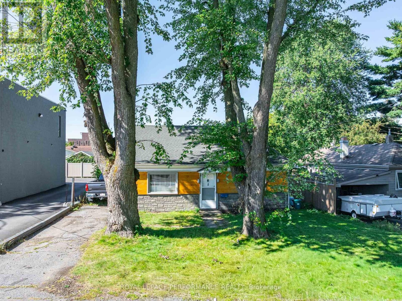 Property Photo:  98 Boyce Avenue  ON K2B 6J2 