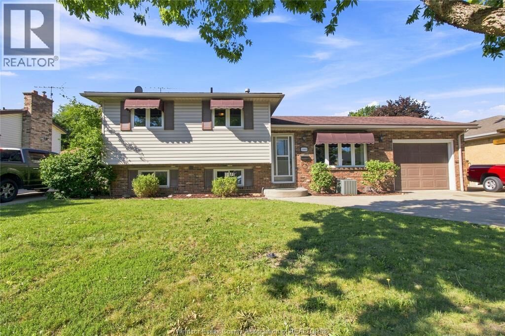 Property Photo:  1085 Watson  ON N8S 3T3 