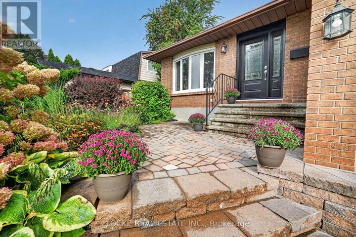 Property Photo:  1161 Beaujolais Crescent  ON K1C 2H5 