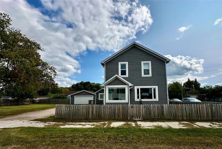 Property Photo: 54 2nd Street MB R9A 1K2