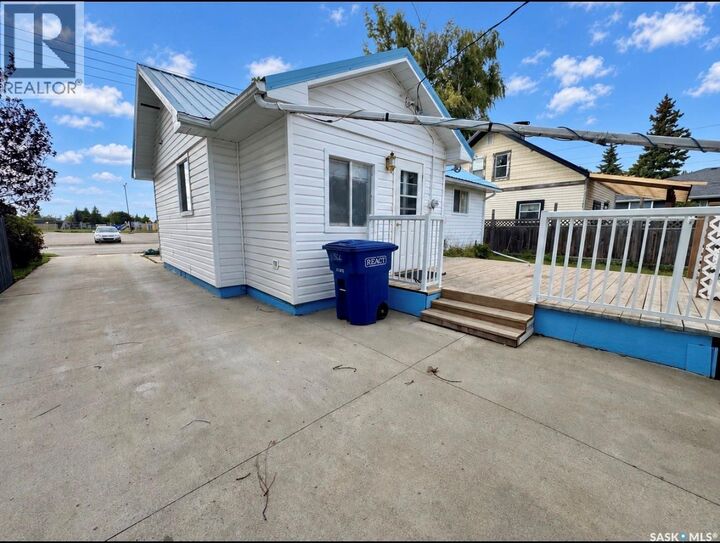 Property Photo:  826 10th Street  SK S0K 2A0 