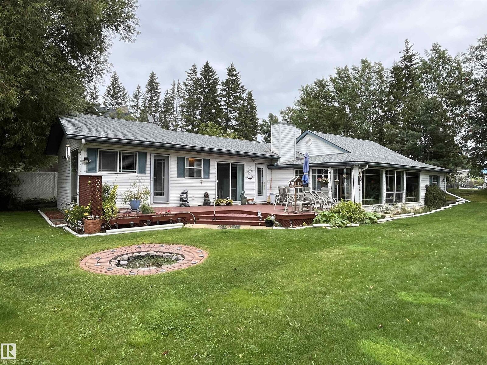 Property Photo: 5224 50 Avenue SE AB T0E 0A0