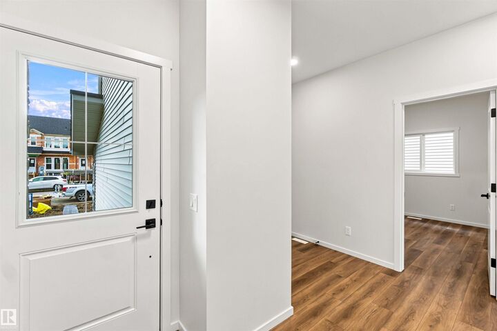 Property Photo:  5213 Schonsee Drive NW  AB T5Z 0V8 