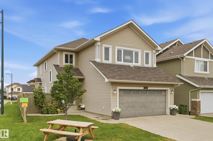Property Photo:  1564 36 Avenue NW  AB T6T 0M5 