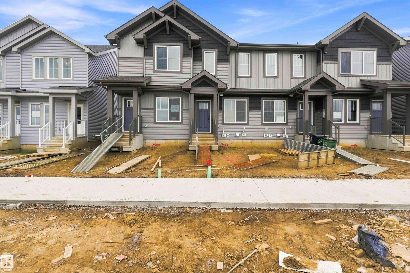 Property Photo:  7097 Rosenthal Drive NW  AB T5T 8A5 