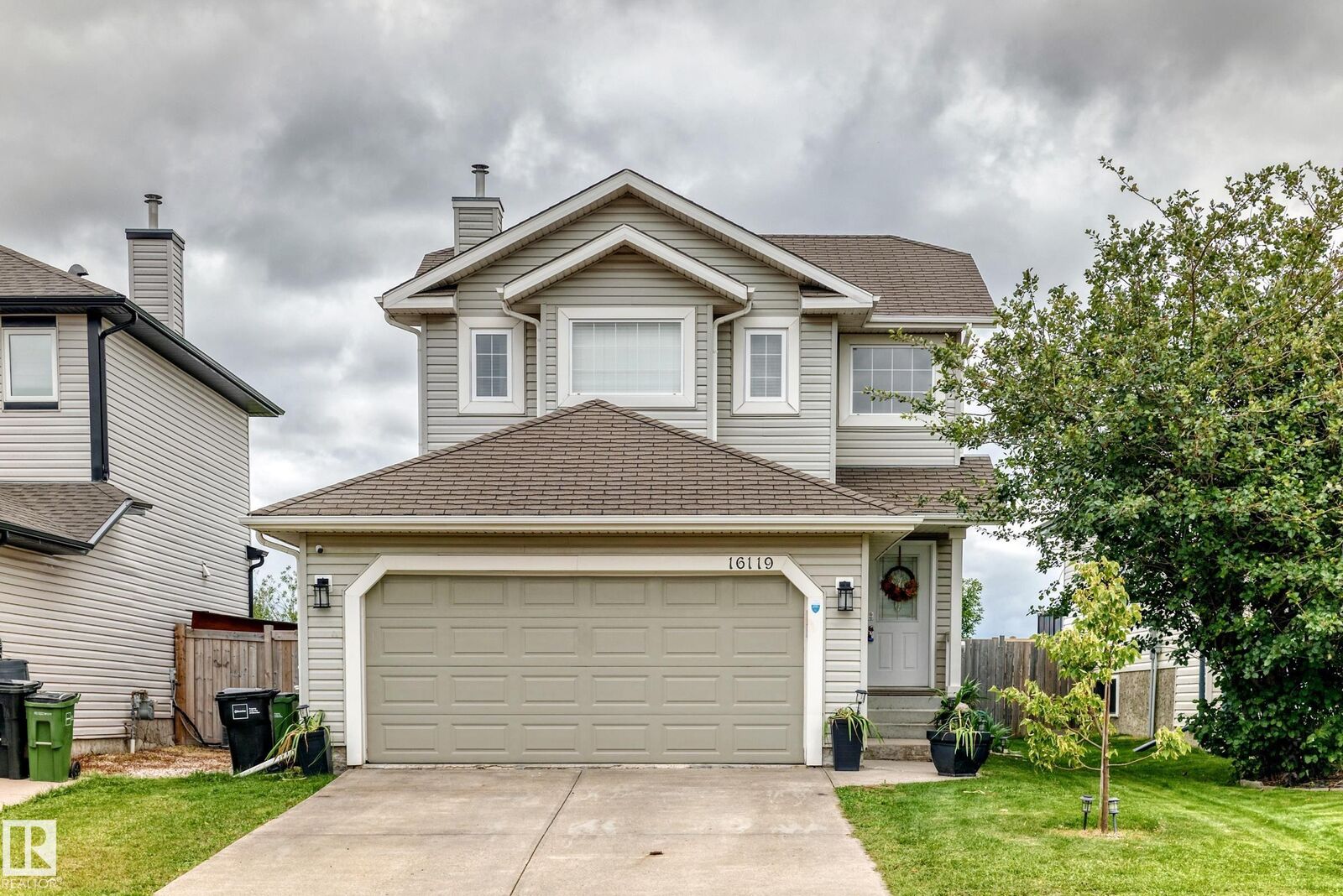 Property Photo:  16119 95 Street NW  AB T5Z 3N2 