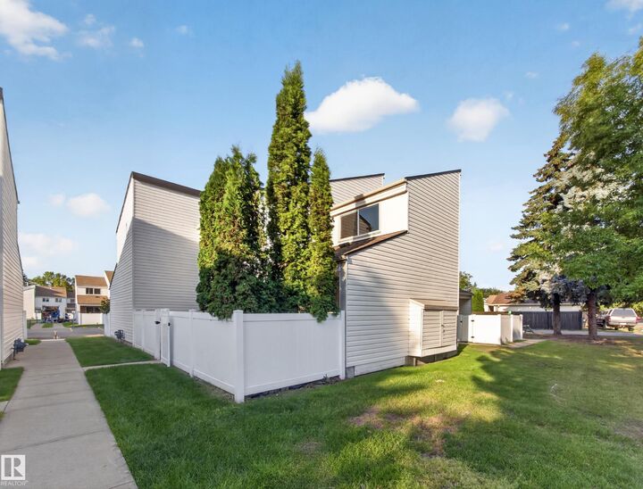 Property Photo:  57 Woodvale Village NW  AB T6L 1W4 
