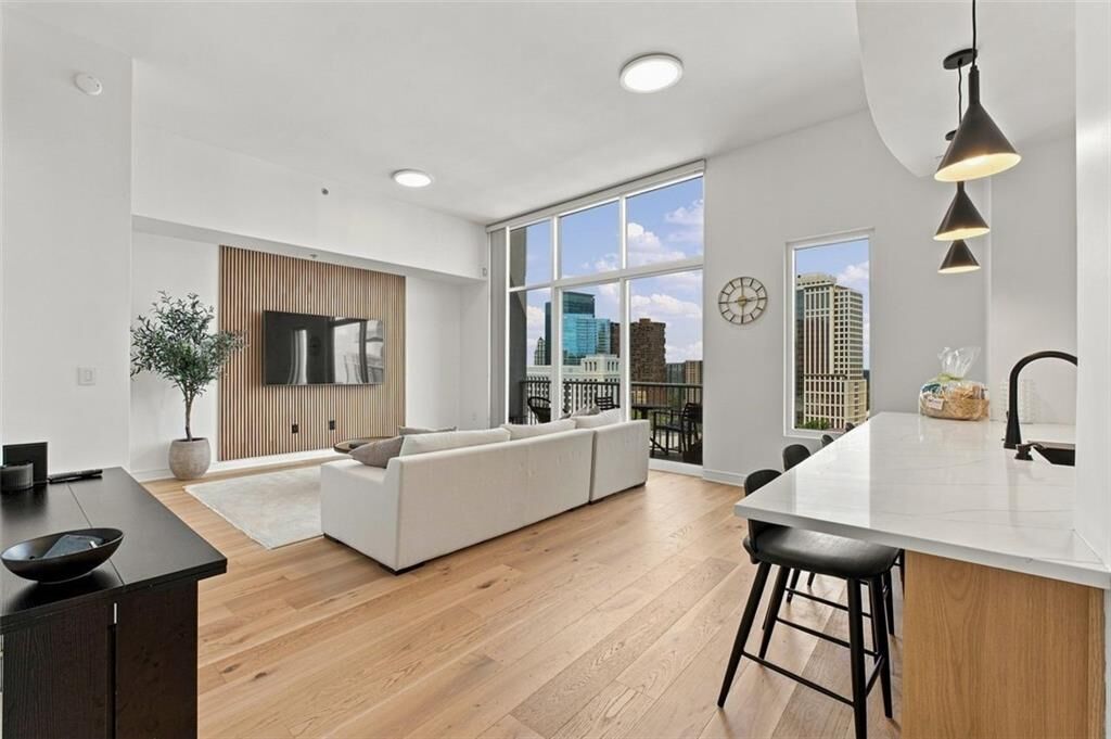 Property Photo:  950 W Peachtree Street NW 2009  GA 30309 