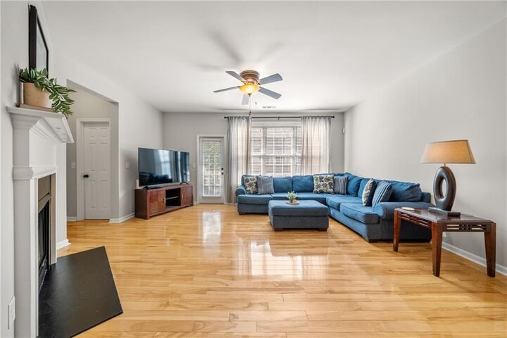 Property Photo:  