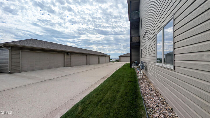 Property Photo:  1401 Sharloh Loop 12  ND 58501 